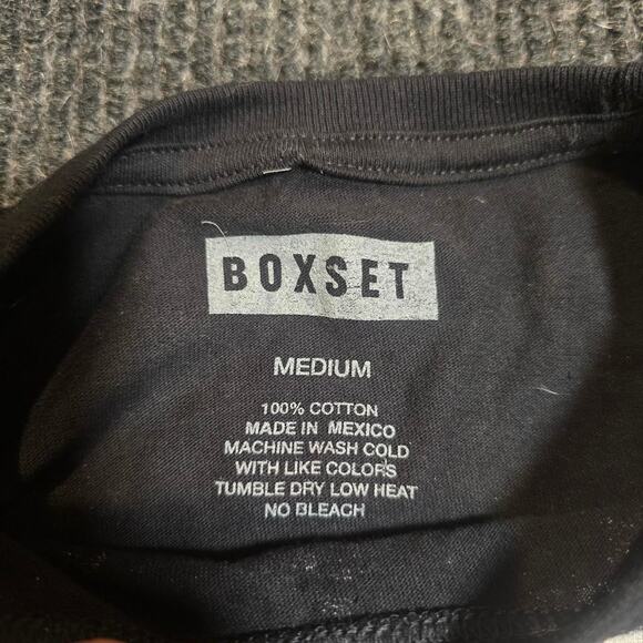 Black & white skull and wings graphic tee. Mens M - Picture 4 of 5